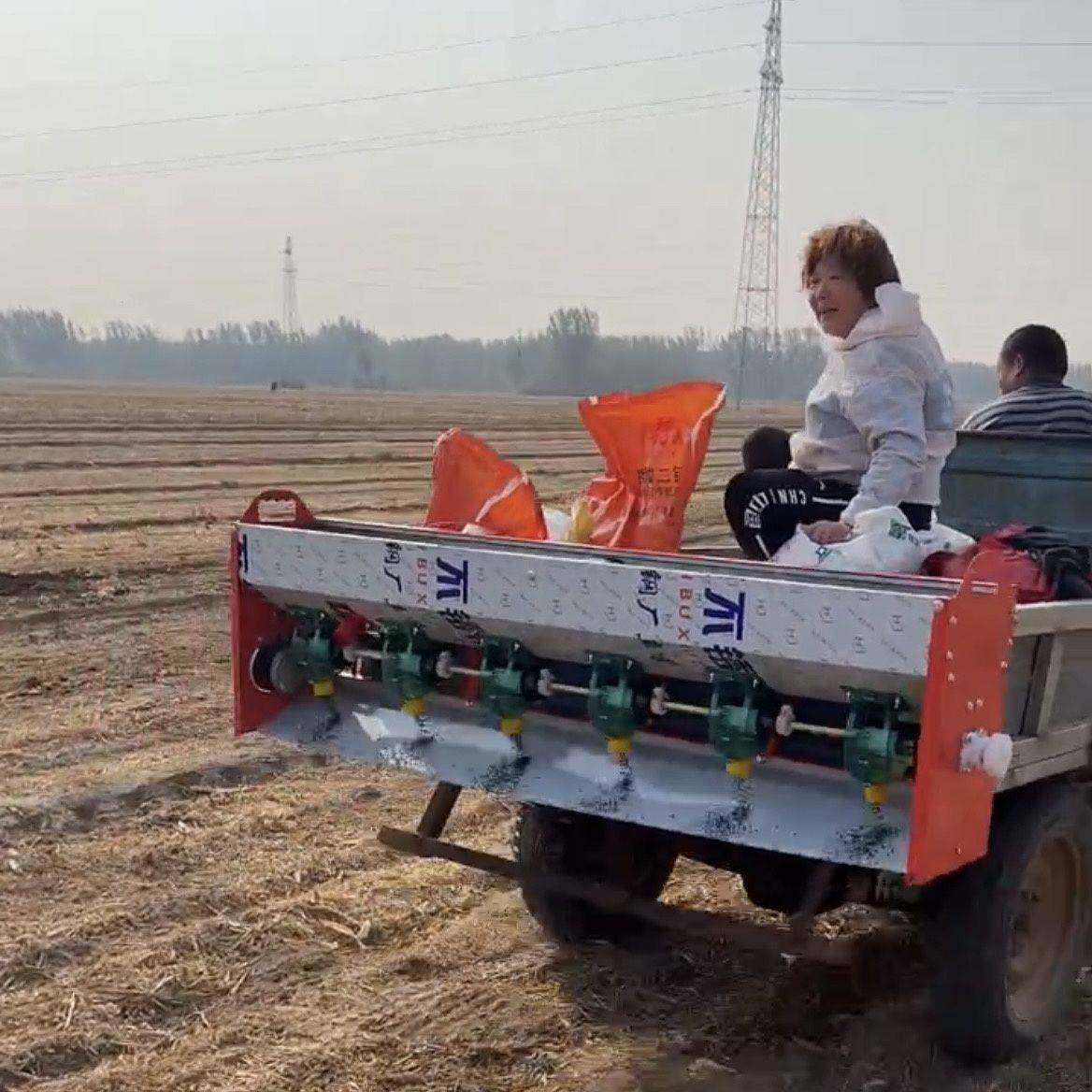 电动撒肥机48付60v电动三轮撒肥机两用加厚款后挂多功能撒肥撒麦