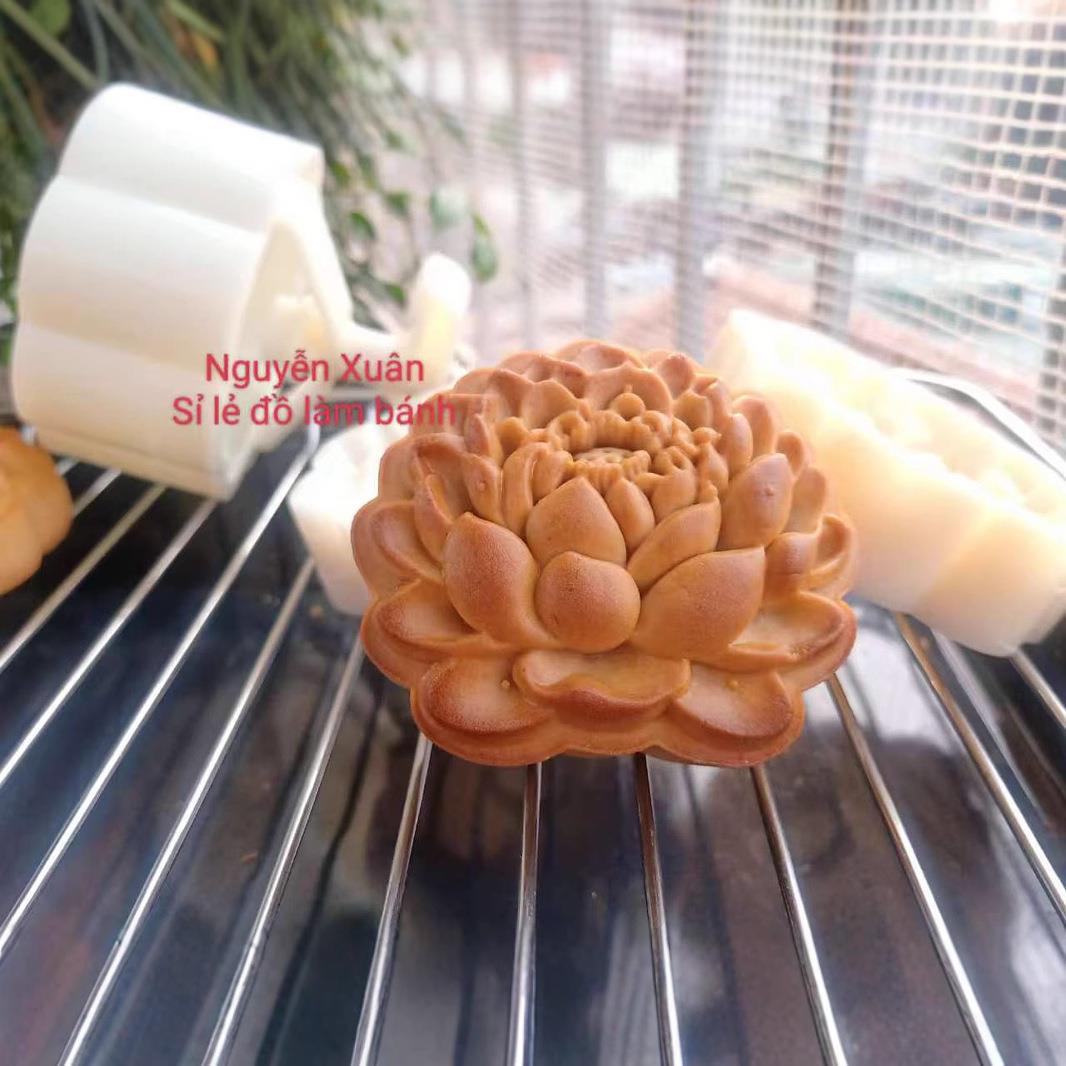 2025年新品150g吉祥莲花步步莲花广式桃山冰皮月饼绿豆糕