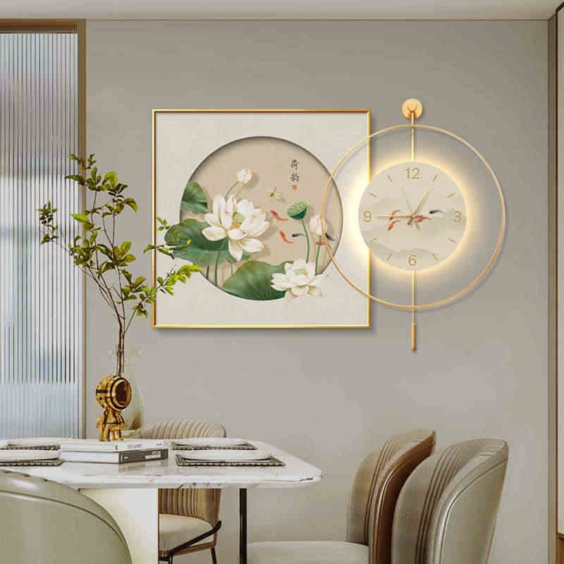 新中式餐厅装饰画钟表2025年新款家用客厅餐桌背景墙荷花时钟挂画