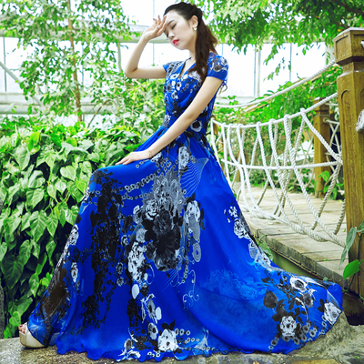2021夏季气质复古V领宝蓝色碎花雪纺女连衣裙大摆裙沙滩裙长裙子
