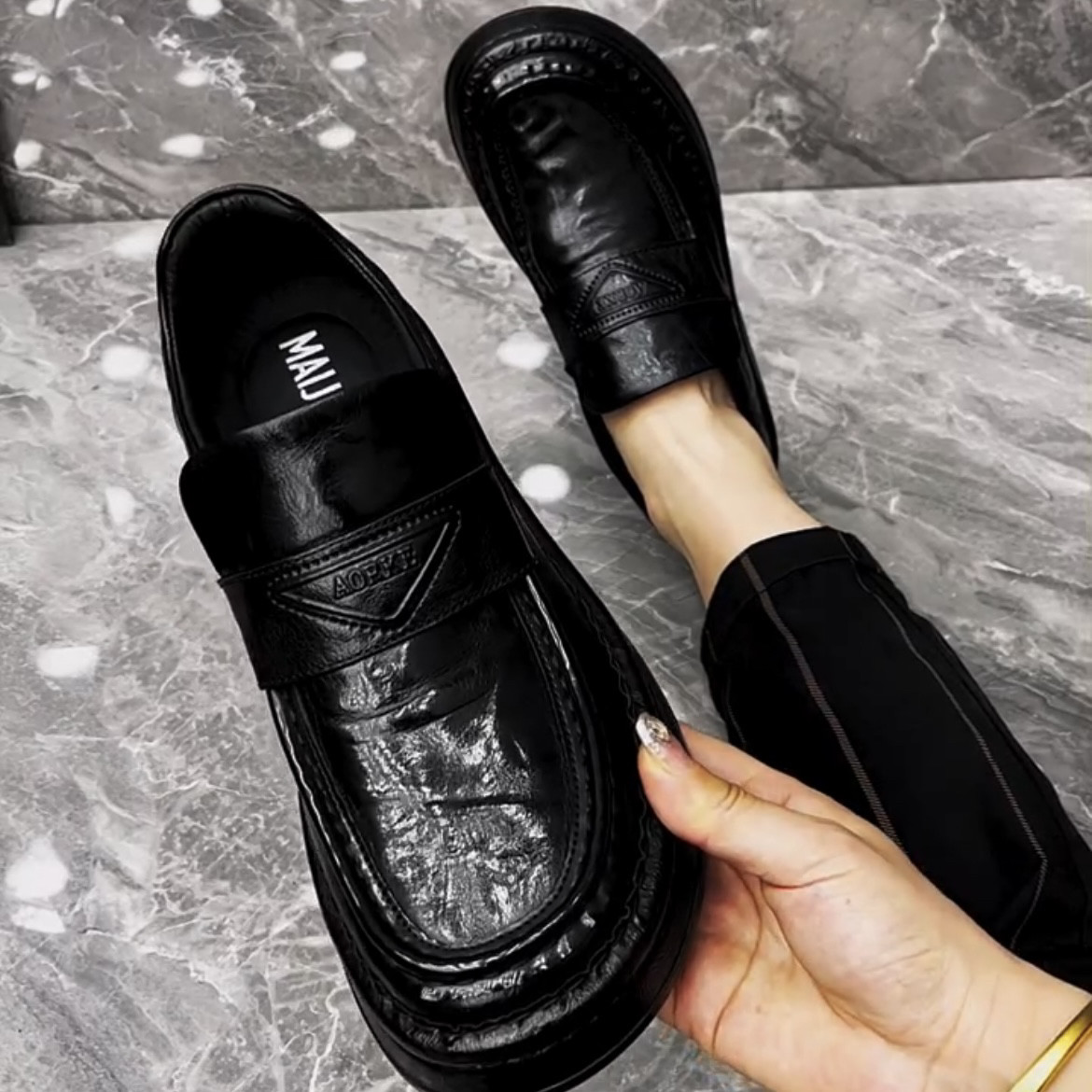 2025春季新款时尚百搭色商务休闲头层牛皮软底一脚蹬纯皮男鞋超帅