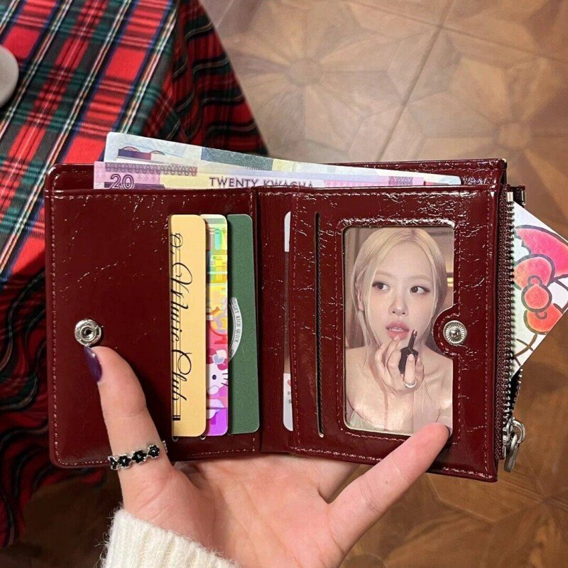 简约复古短款折叠钱包女油蜡皮酒红小卡包金属S标多功能拉链钱包