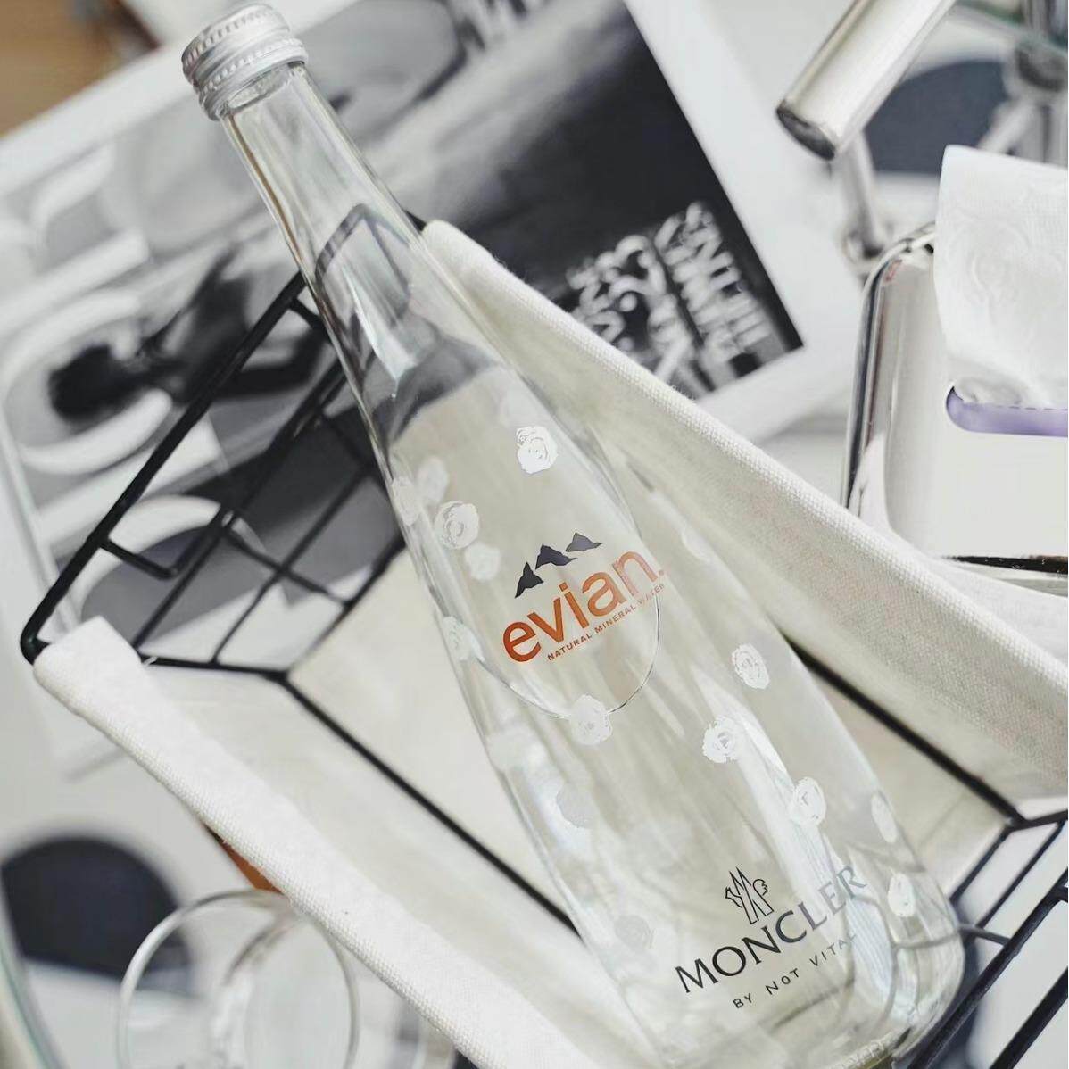 现货矿泉水玻璃瓶330ml500ml依云矿泉水瓶加厚瓶底透明锥形瓶