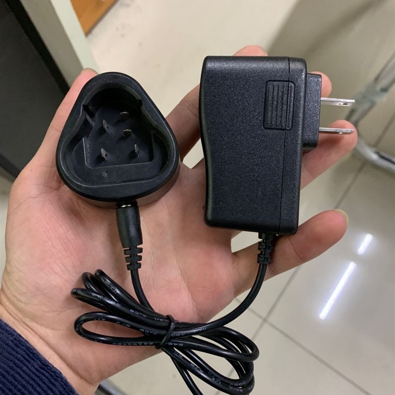 架子工木工充电锂电池电动扳手电钻角磨机电动螺丝刀电池充电器