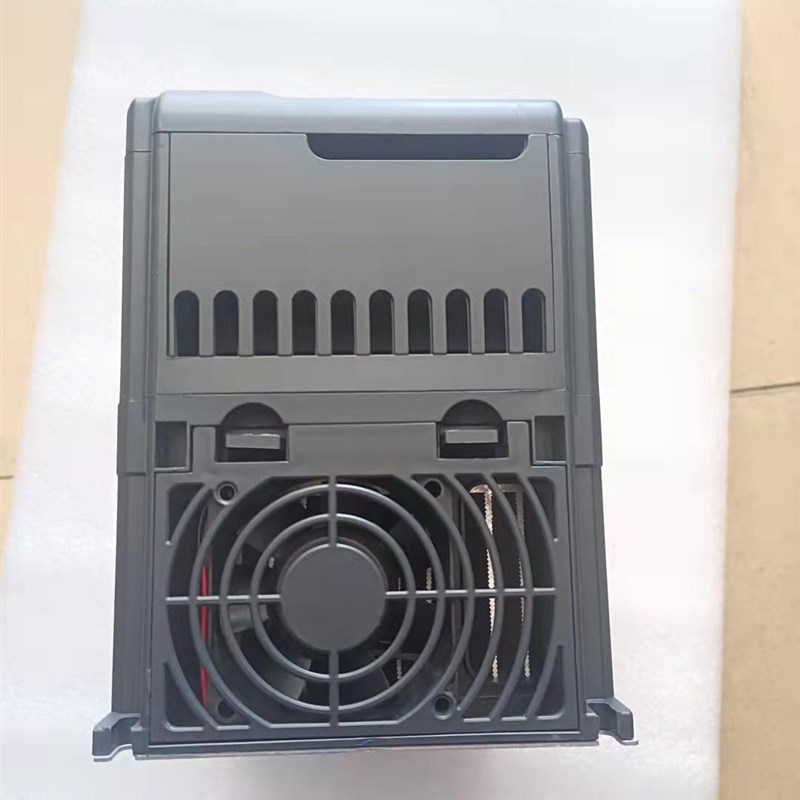 变频器XY510B-2.2G-S4输入220V输出380V2.2KW