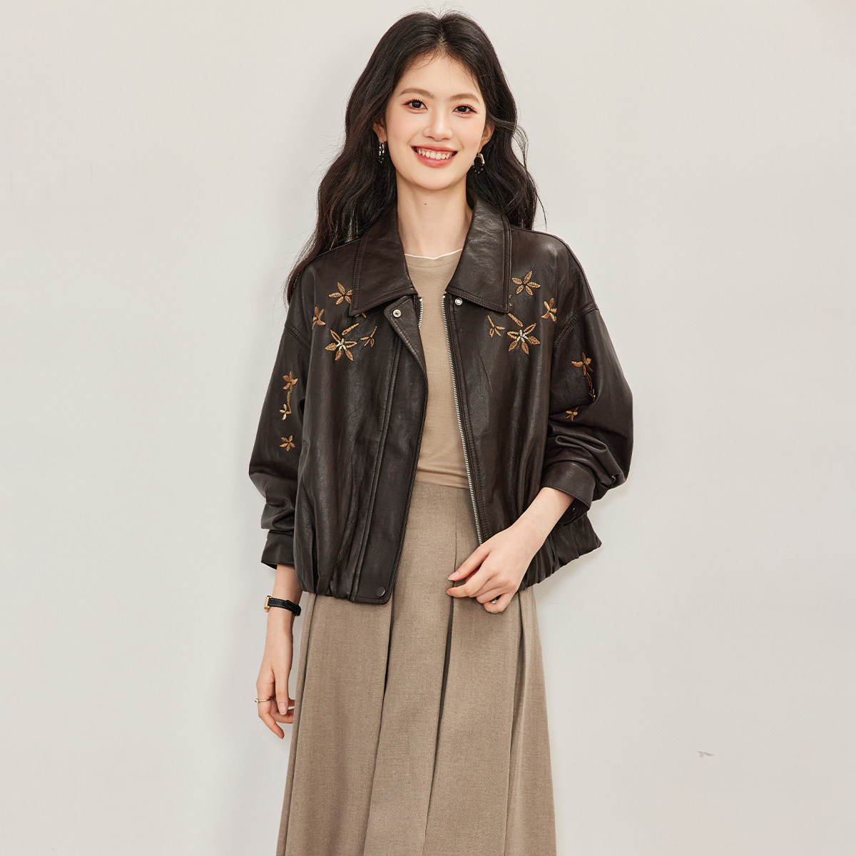 SMEN机车风刺绣短款皮衣女显瘦