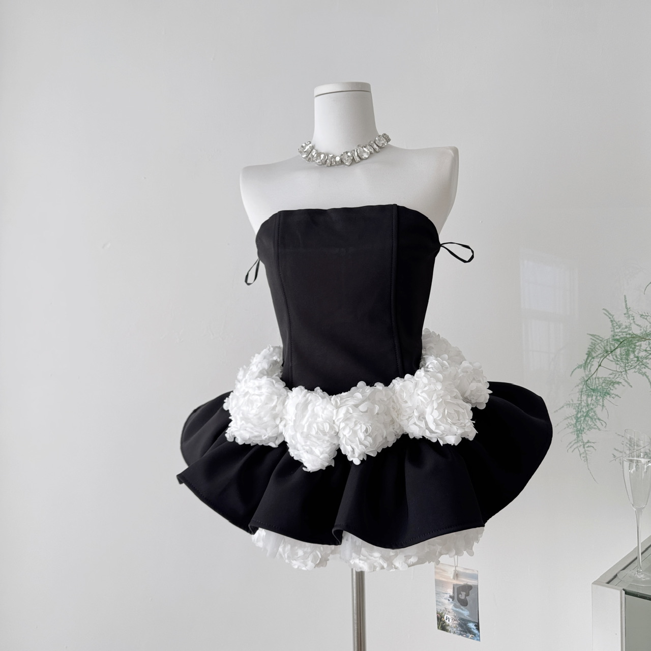 J11 Studio黑天鹅立体花瓣刺绣裙摆收腰显瘦打底裙抹胸连衣裙