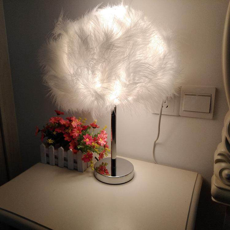 羽毛台灯卧室床头柜台灯创意时尚浪漫现代简约婚房装饰礼品灯饰