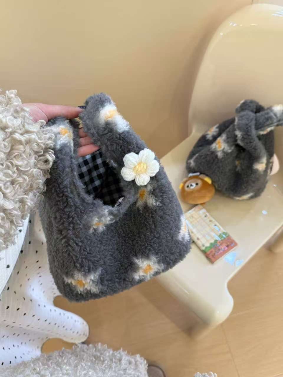 软乎乎羊羔毛小花包波点秋冬爆款手提包法式高颜值通勤水桶原创,箱包皮具/热销女包/男包,托特包,淘宝优惠券,粉丝福利购,淘宝优惠卷