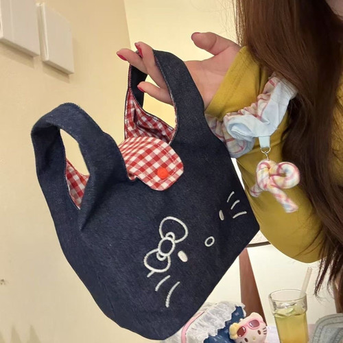 可爱HelloKitty牛仔帆布包女2025新款夏季手腕菜篮子包手提水桶包