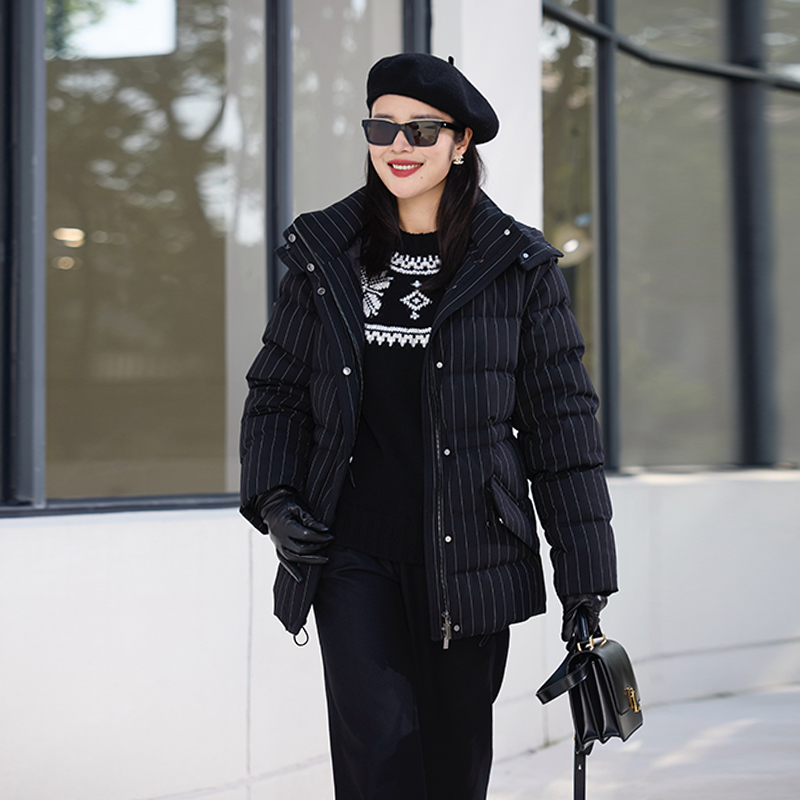 COLINWANG-陆上银河系列|RL同源羊毛竖条纹显瘦通勤蚂蚁腰羽绒服