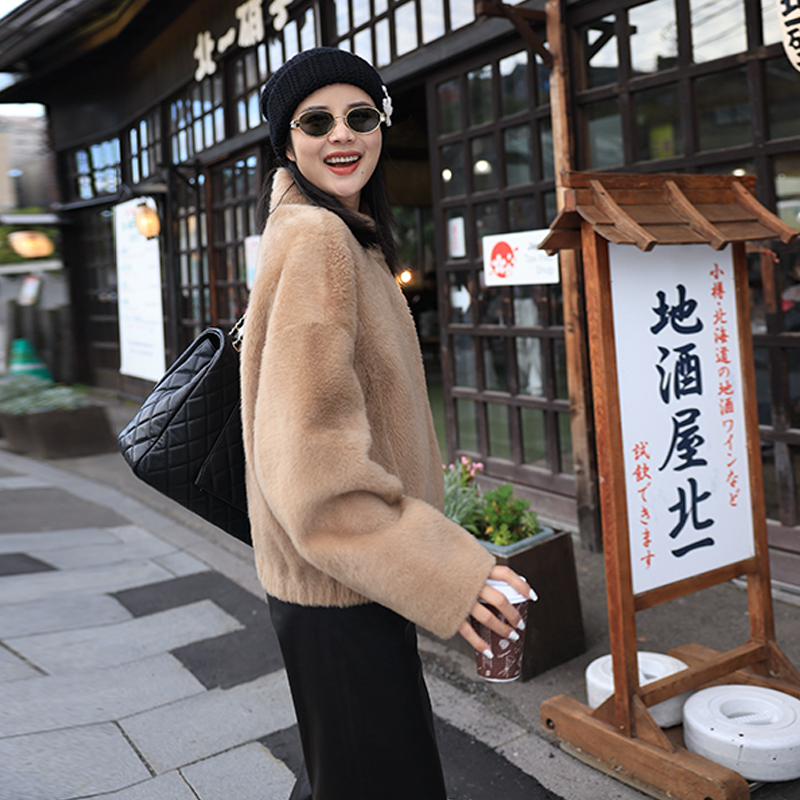 COLINWANG-聆听大都会|法国进口小拉贡皮毛一体极简皮草外套围巾