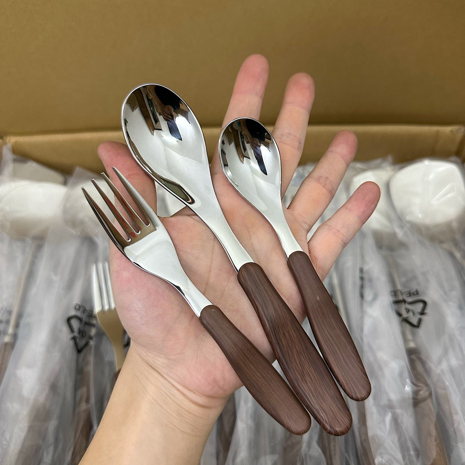 不锈钢漂亮勺子家用仿木纹手柄餐勺儿童宝宝辅食吃饭勺精致甜品叉