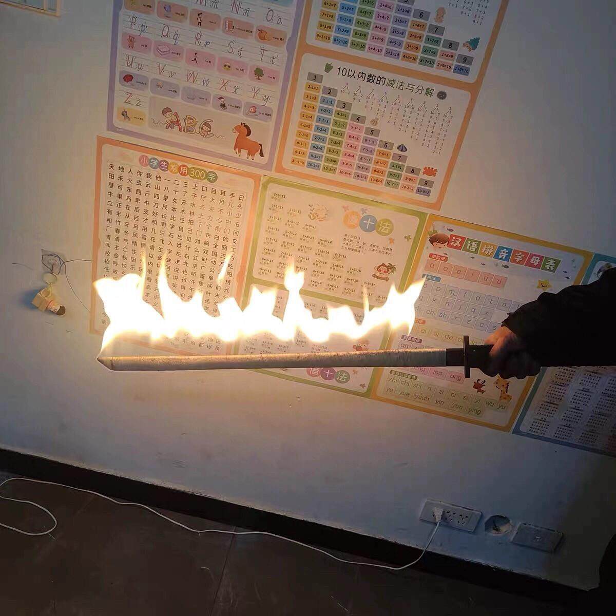 火焰武士刃新款竹木唐横刃道具cos摄影拍摄炫酷自打火竹刀道具,特色手工艺,其他特色工艺品,淘宝优惠券,粉丝福利购,淘宝优惠卷