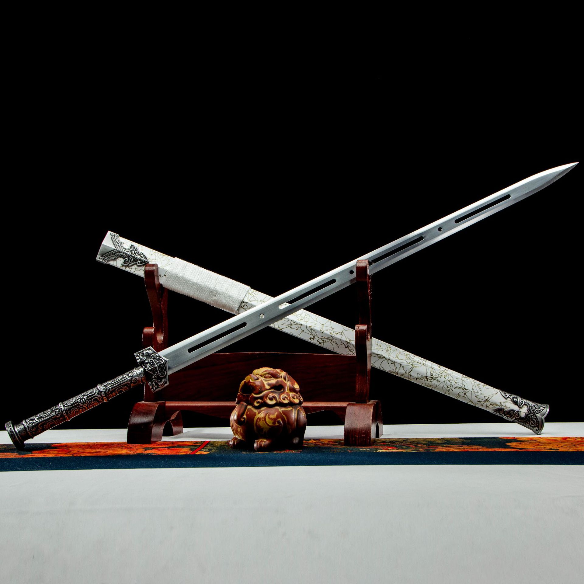 龙泉市刀剑高锰钢镂空冰魄汉剑