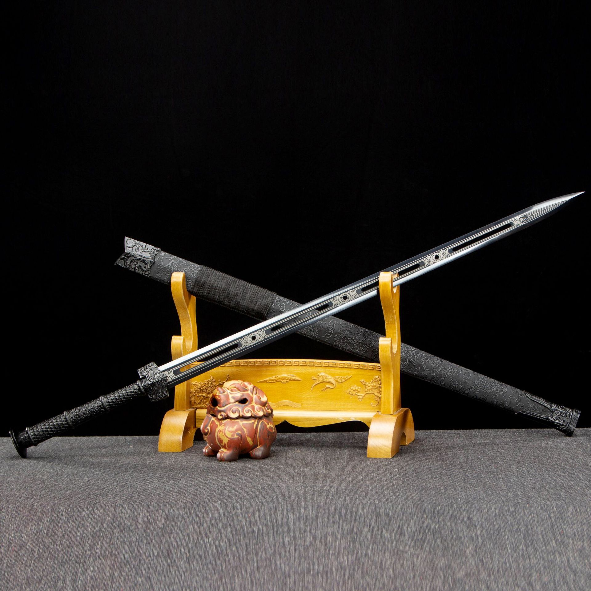 龙泉市刀剑高锰钢手工锻打倚天剑