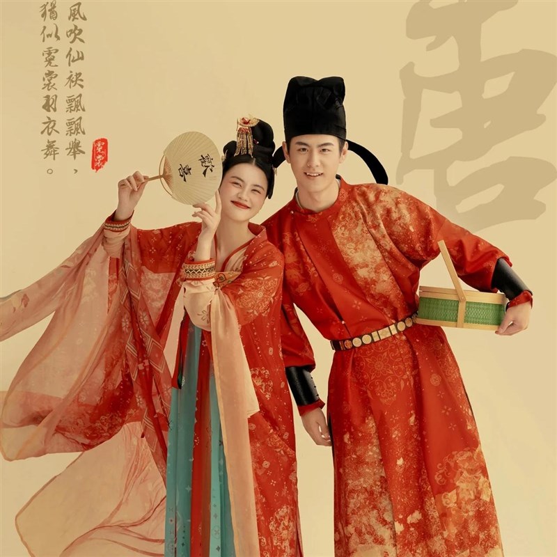 新款影楼主题服装汉服男女婚纱拍照唐装复古国潮中式演出网红礼服