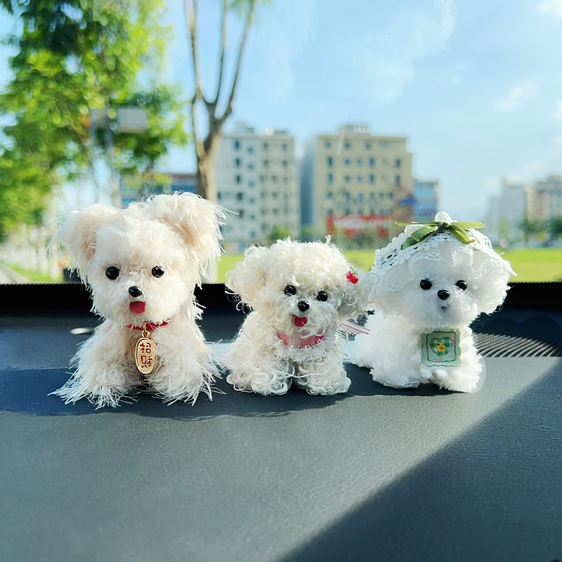 汽车摆件狗狗公仔可爱萌女生