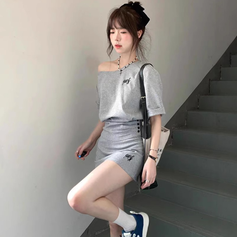 韩系减龄休闲运动服套装女夏季简约收腰一字肩斜肩短袖短裙两件套