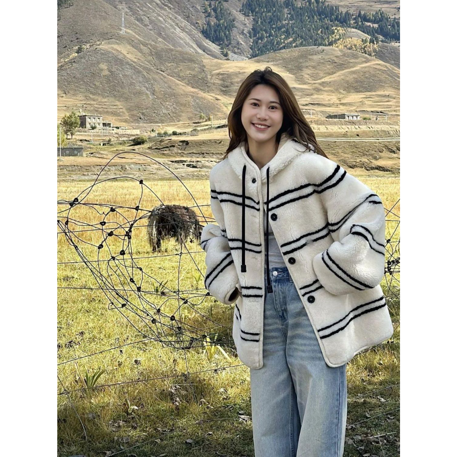 2025韩系条纹连帽慵懒风羊羔绒毛外套女冬季新款加厚宽松百搭大衣