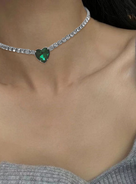 跨境轻奢祖母绿爱心形项链女小众设计感锁骨链 ins风潮流颈链项圈