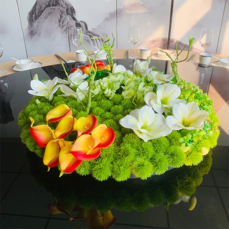 酒店餐桌花摆花饭店圆桌转盘摆件餐厅桌面新款装饰彷真花艺台花