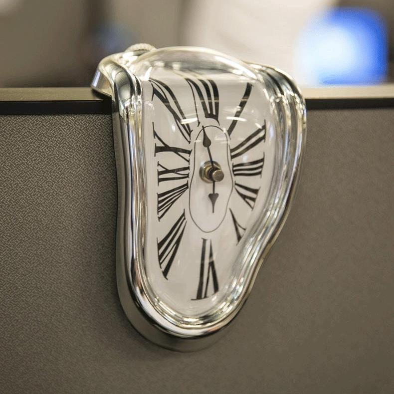 达利融化扭曲挂钟表创意客厅摆件艺术时钟桌面角静音电子装饰