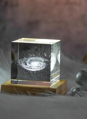 创意方块水晶宇航员摆件送女生闺蜜小夜灯装饰月球三八节生日礼物