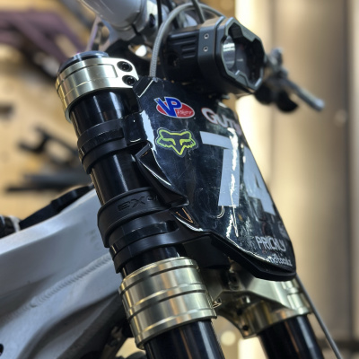 反冲力减震前叉上下连板 三星柱 轻蜂surron减震 79bike