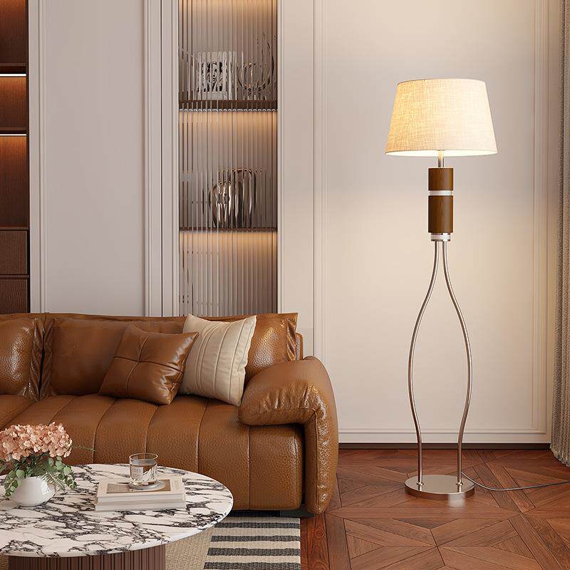 现代北欧落地灯客厅简约美式实木立式三脚创意黑色艺术感布罩台灯