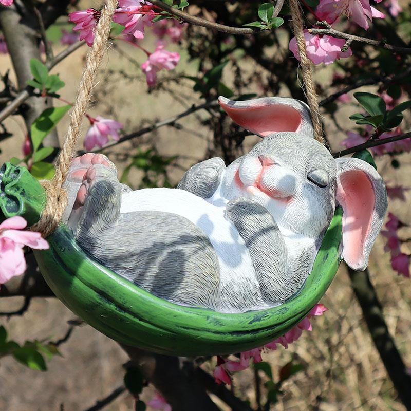 可爱睡觉小动物秋千挂饰仿真兔子小狗工艺品摆件阳台花园庭院装饰