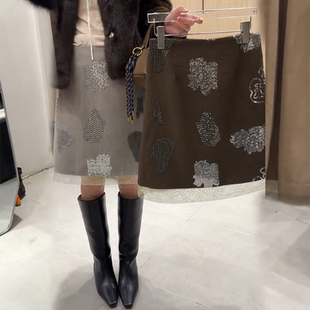 高级感千金风钉珠亮片半身裙女2026新款秋冬百搭气质配靴子中长裙