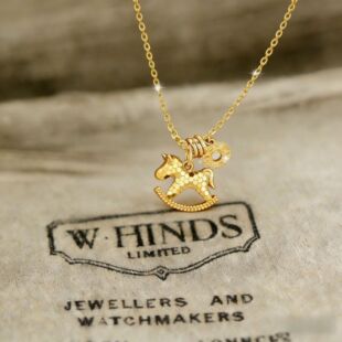 沙金爆闪碎冰冰马上有钱金色木马项链小马铜钱手链叠戴高级锁骨链