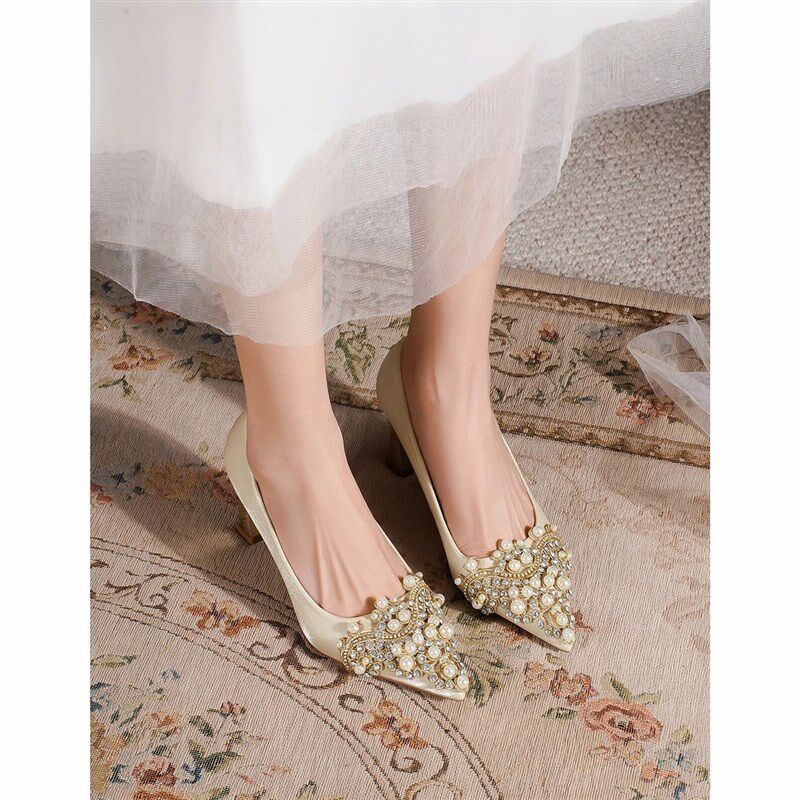 极速法式水钻e珍珠缎面粗高跟鞋女2026新款主婚纱气质新娘鞋宴会