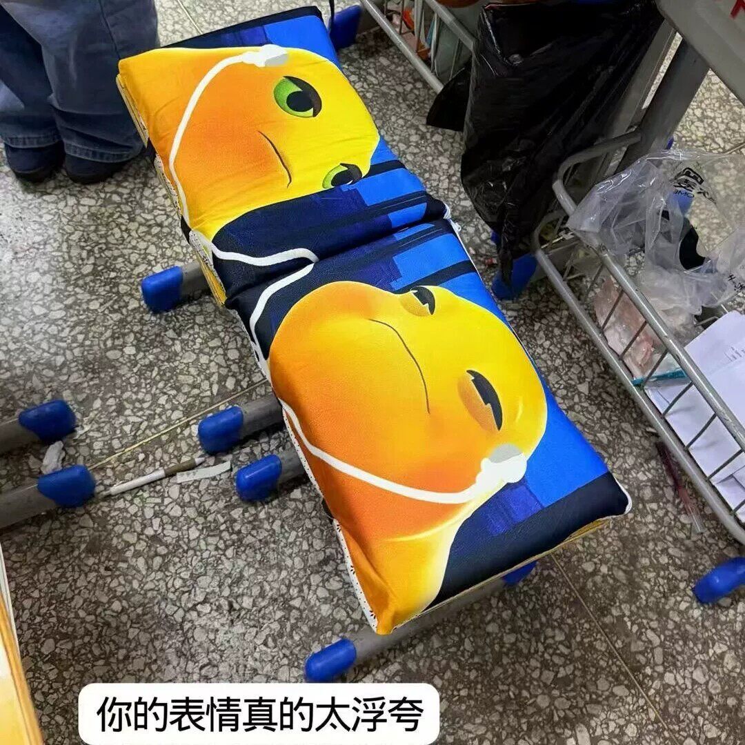 可爱卡通奶龙记忆棉椅垫久坐透气