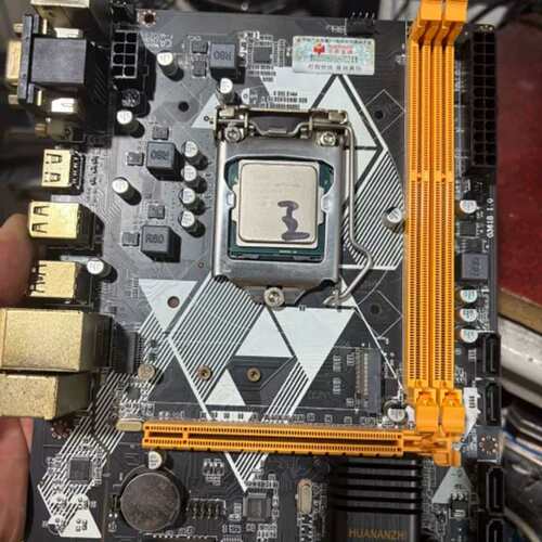 议价华南金牌B85主板+i5 4590处理器。带M.2接口。主板