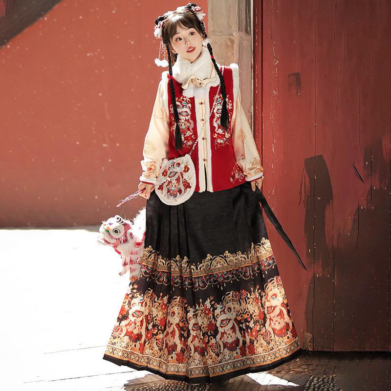 原创汉服女喜狮连连明制交领琵琶袖马面裙比甲斗篷冬款,女装/女士精品,汉服套装,淘宝优惠券,粉丝福利购,淘宝优惠卷