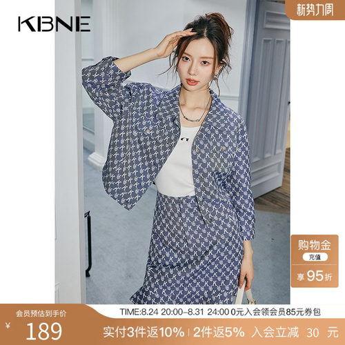翻领+纽扣+格纹