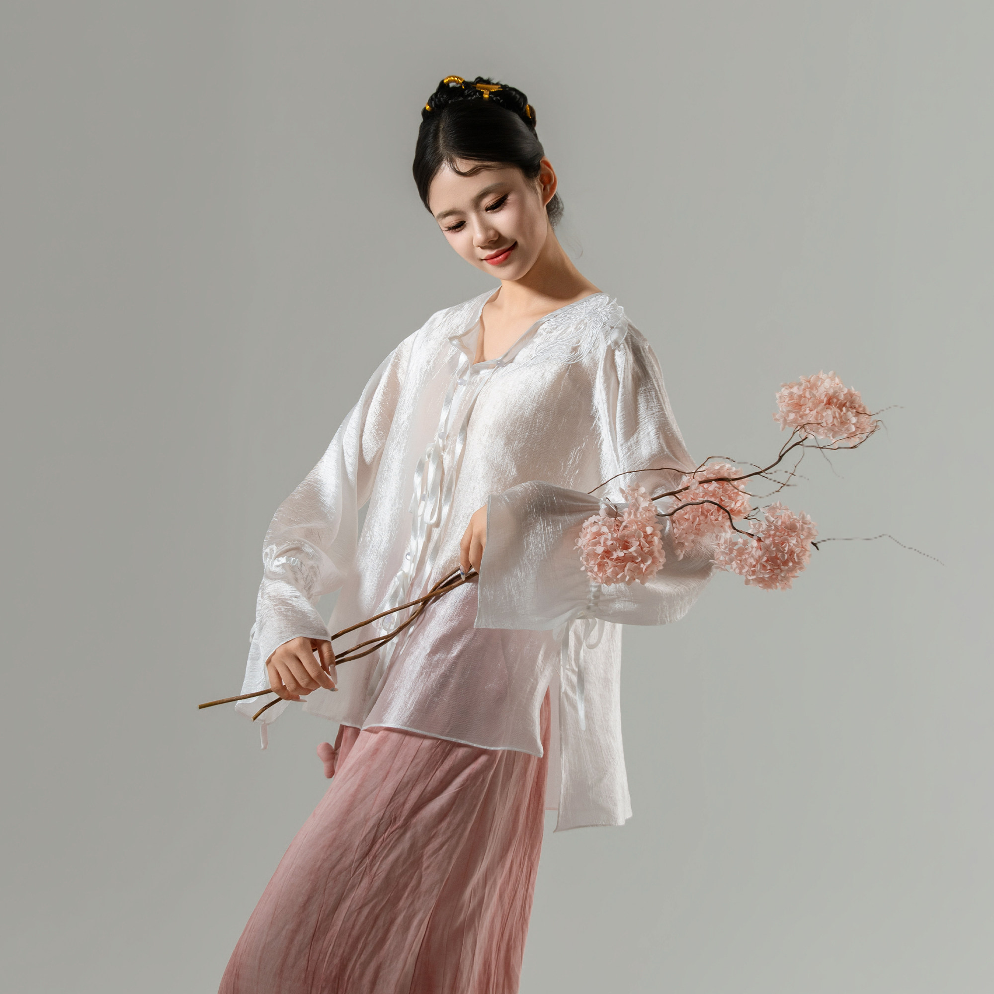 千鹤万蝶|织羽醋酸刺绣春夏舞蹈新中式宽松显瘦抽绳系带日常上衣