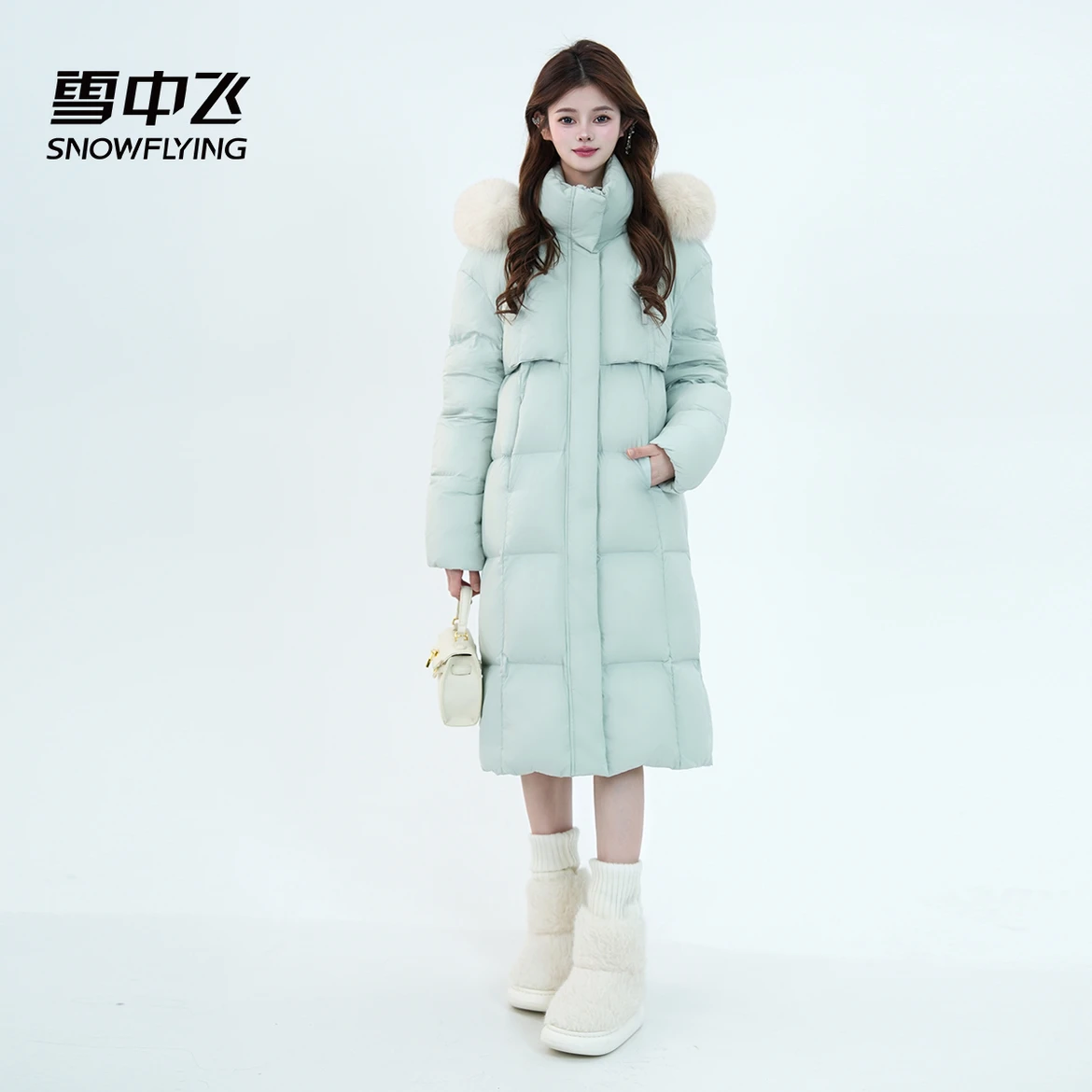 雪中飞云朵泡芙系列羽绒服女