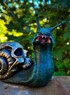 跨境新款动物贪吃血腥蜗牛雕像树脂工艺品摆件万圣节家居新品