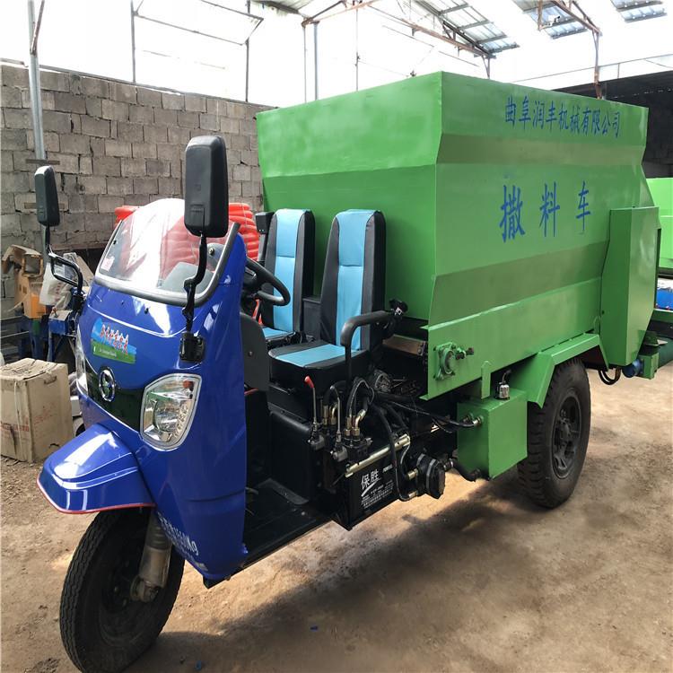 三ATH轮自动撒抛料车动毛驴草车电牛羊自动撒料车价格