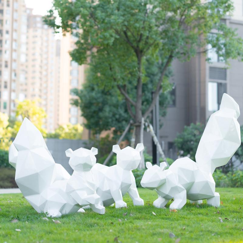 户外公园小区抽象几何松鼠雕塑摆件玻璃钢花园造景美陈景观小品