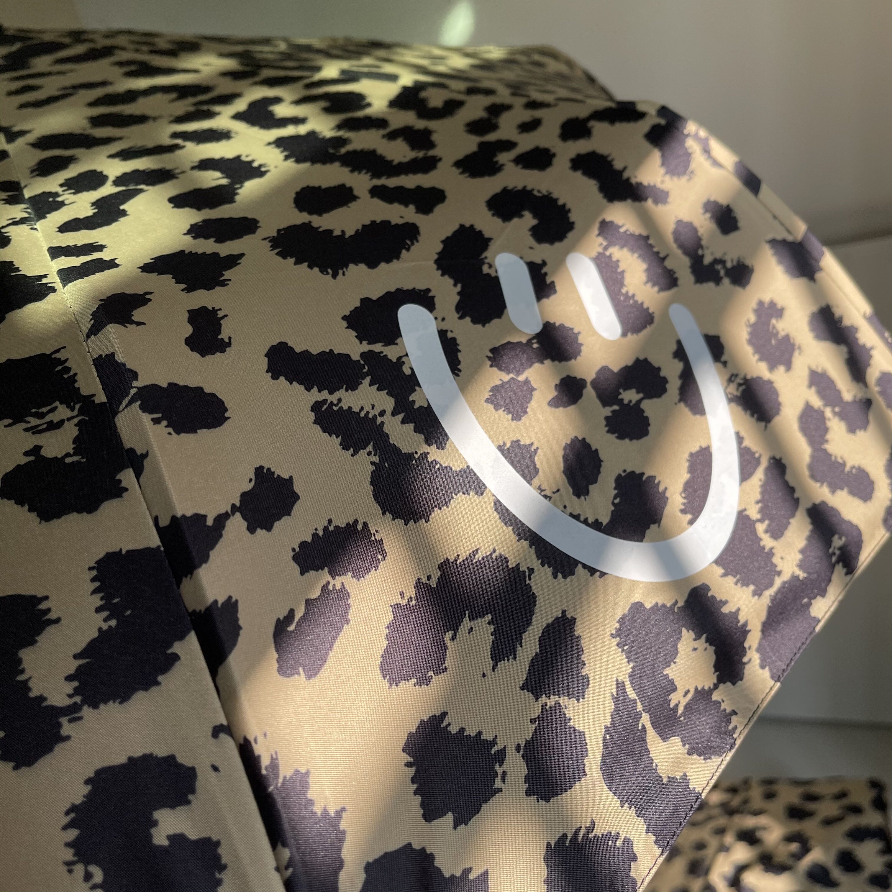 msho 宋慧乔/豹纹笑脸雨伞三折防紫外线遮阳黑胶太阳伞女晴雨两用