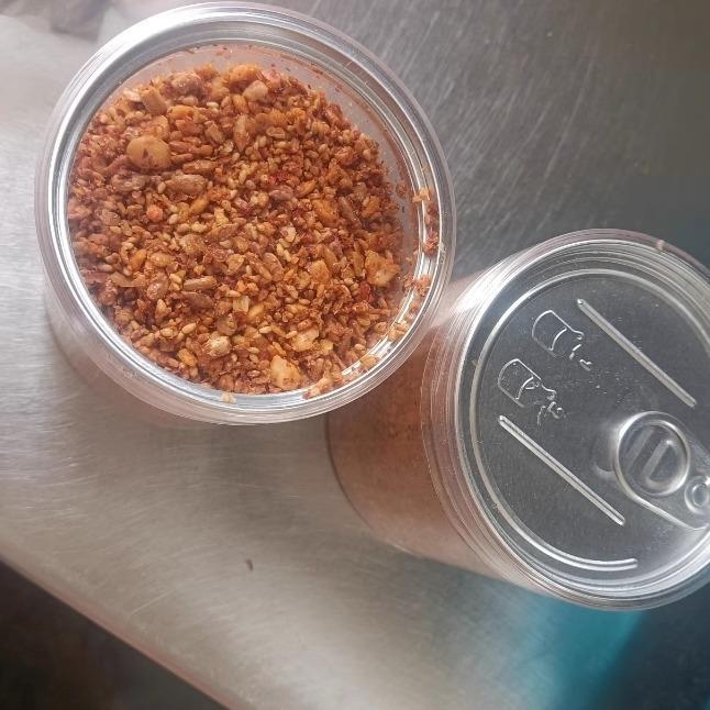 正宗花生瓜子辣椒酱石磨香图片