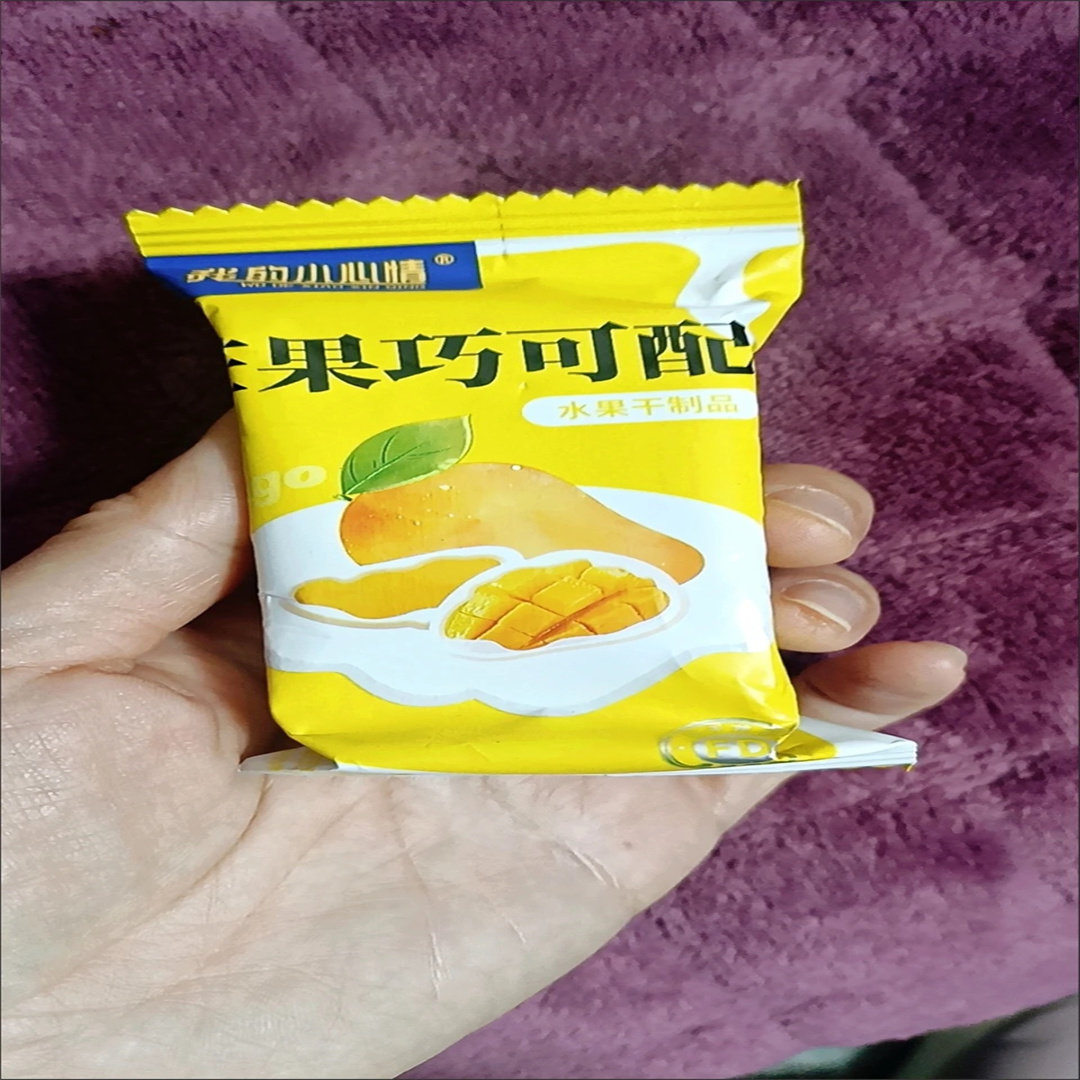 冻干草莓脆整颗巧克力涂层