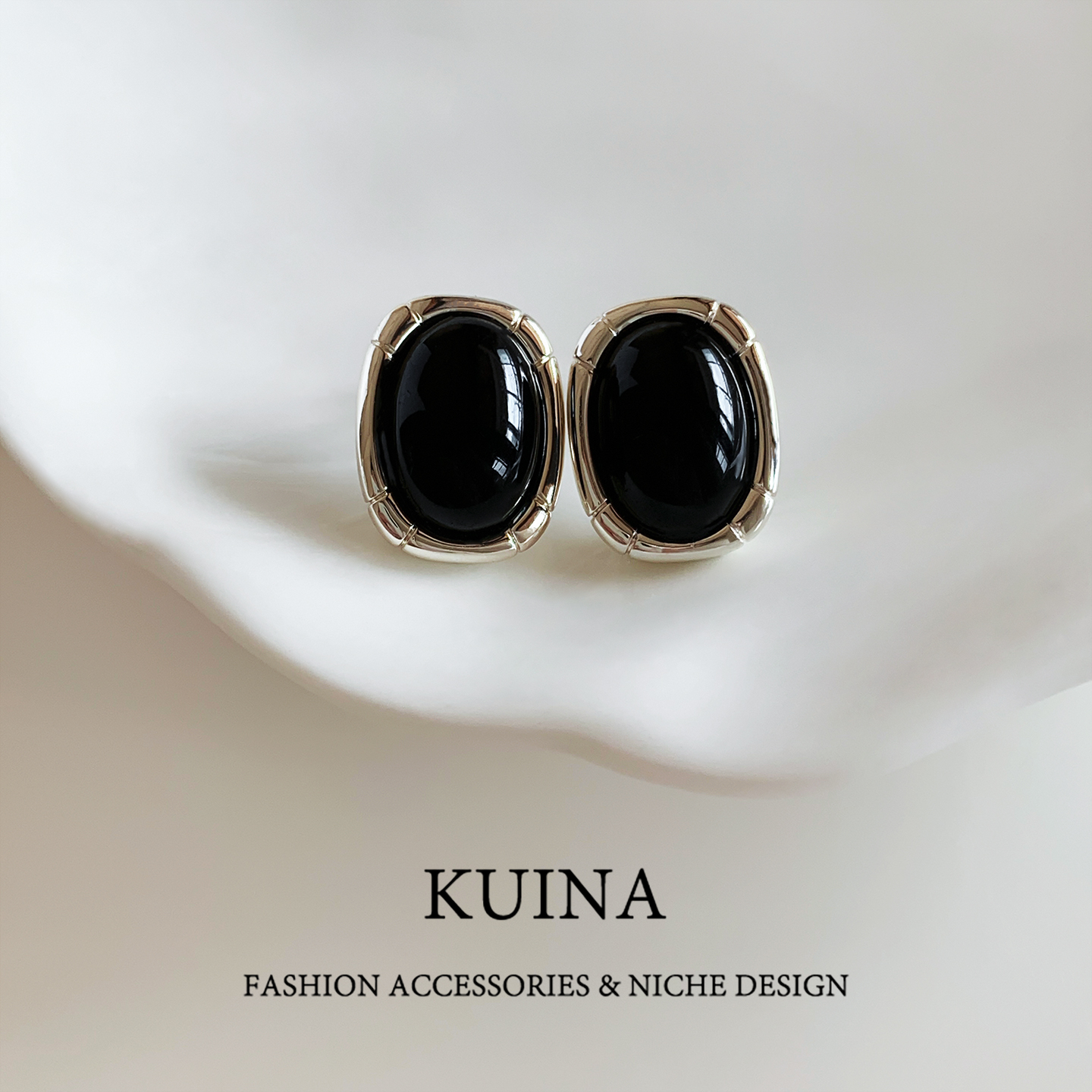 法式复古黑色椭圆耳钉