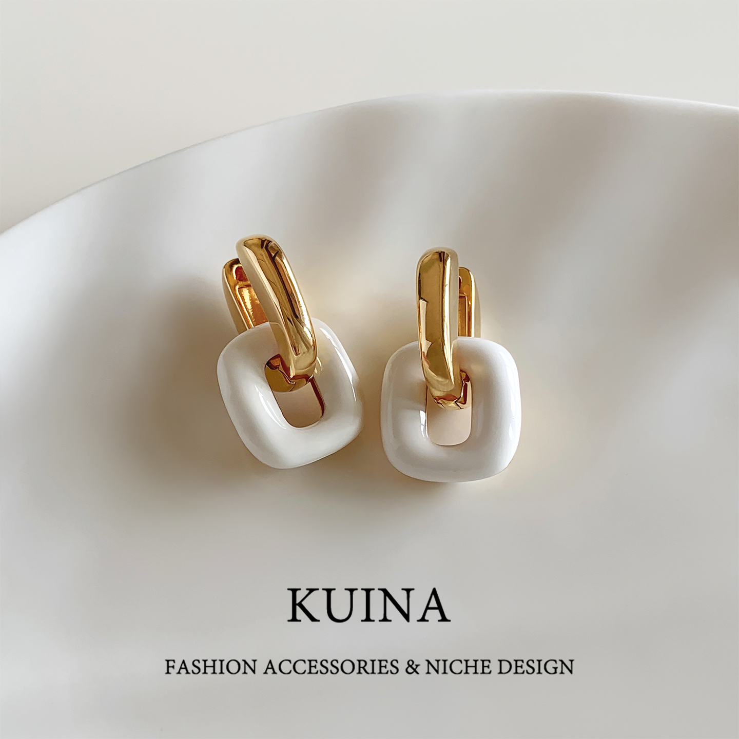 小众高级感白色珐琅耳扣耳环