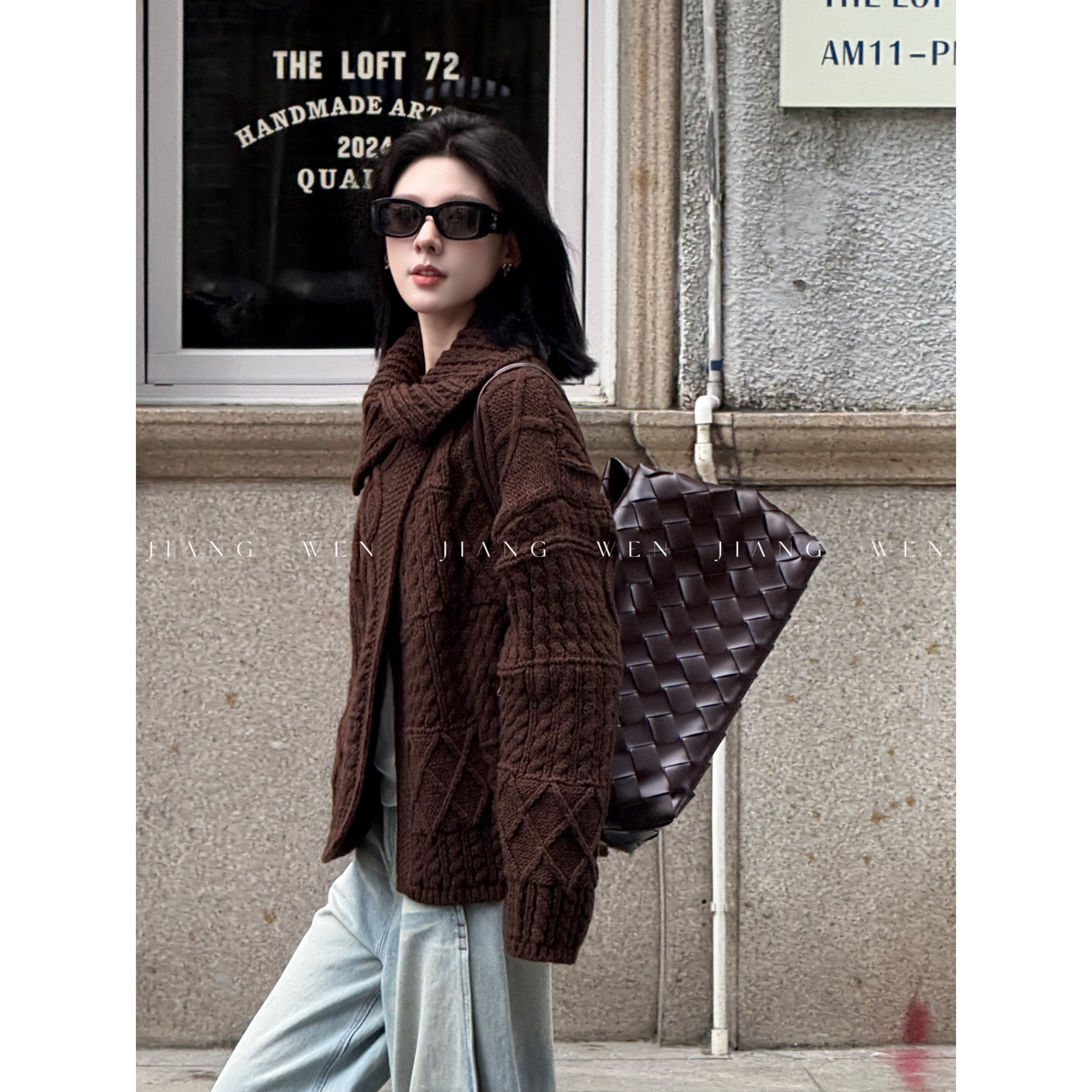 姜雯 复古麻花毛衣不对称翻领针织开衫女秋冬新款慵懒风羊毛外套