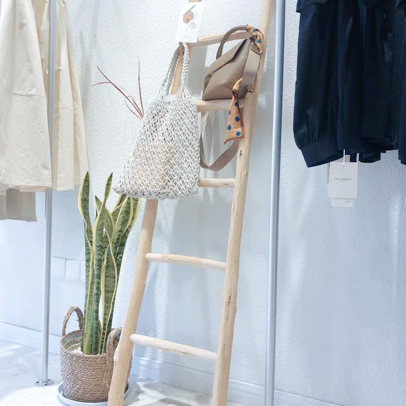 创意实木梯子装饰品摆件直梯卧室家用梯形置物落地衣帽架摄影道具
